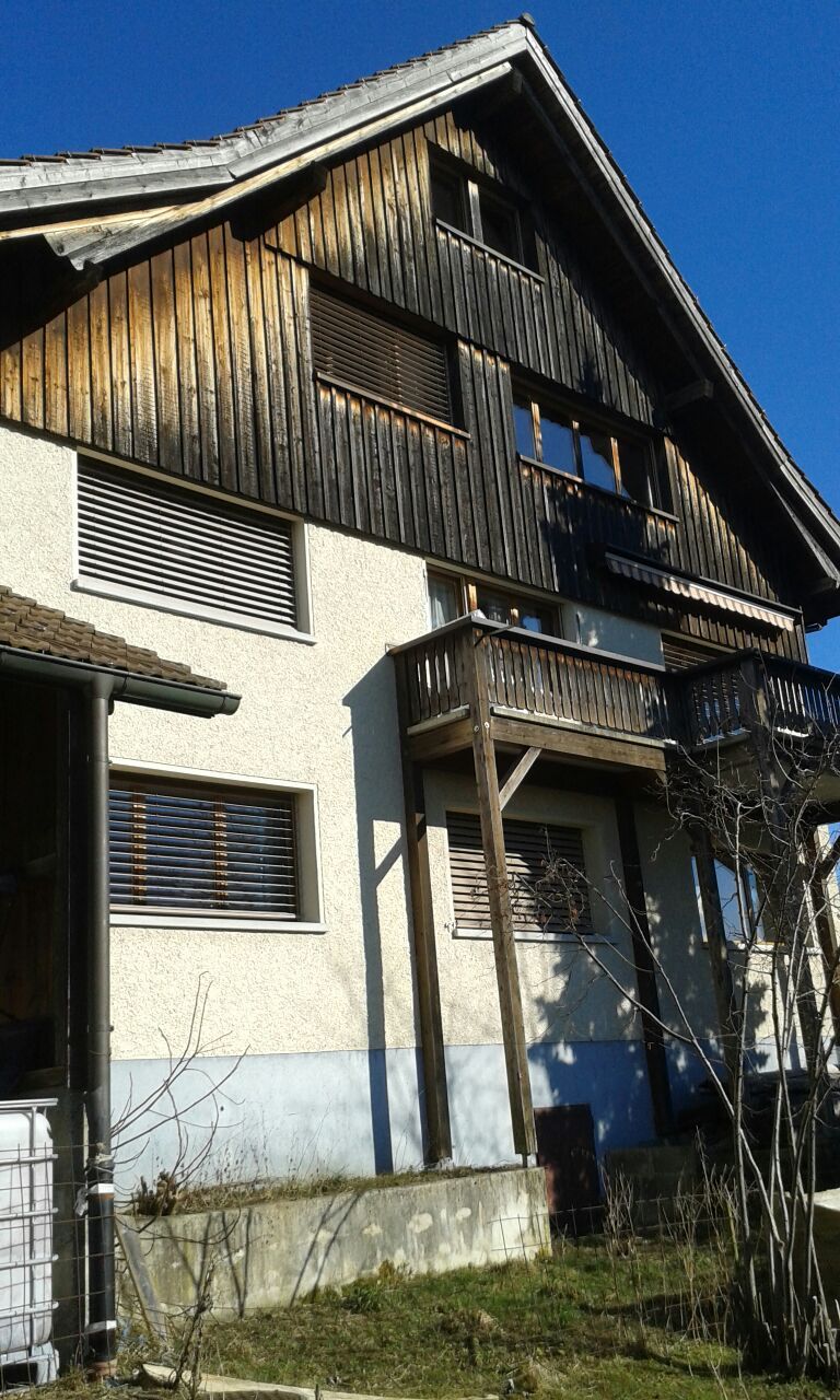 Fassade Holz, Fenster, Grobputz: Stirn / Ortbrett mit Alublech einfassen, Foto 12