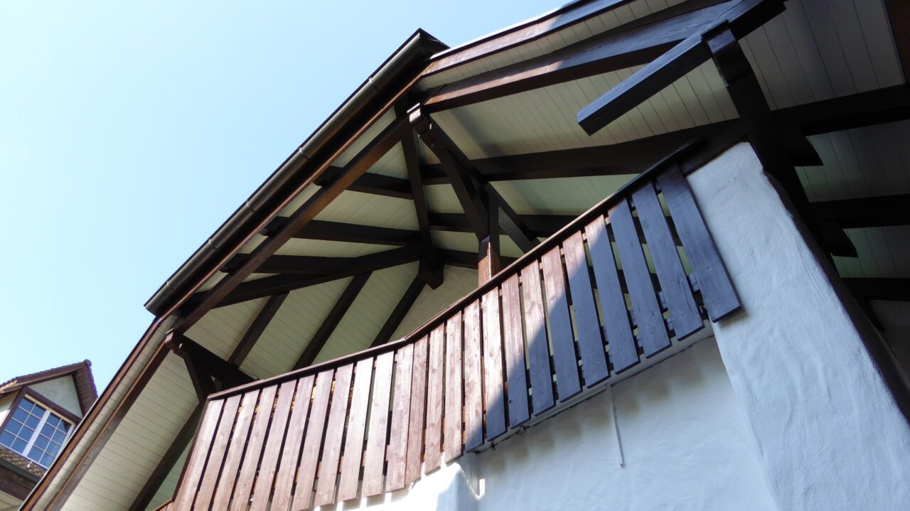 Fassade Holz, Fenster, Grobputz: Stirn / Ortbrett mit Alublech einfassen, Foto 8