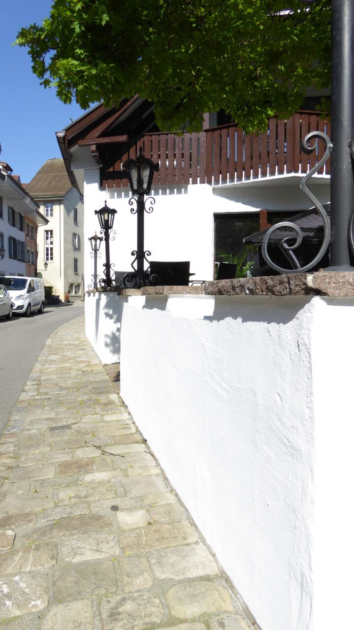 Fassade Holz, Fenster, Grobputz: Stirn / Ortbrett mit Alublech einfassen, Foto 14