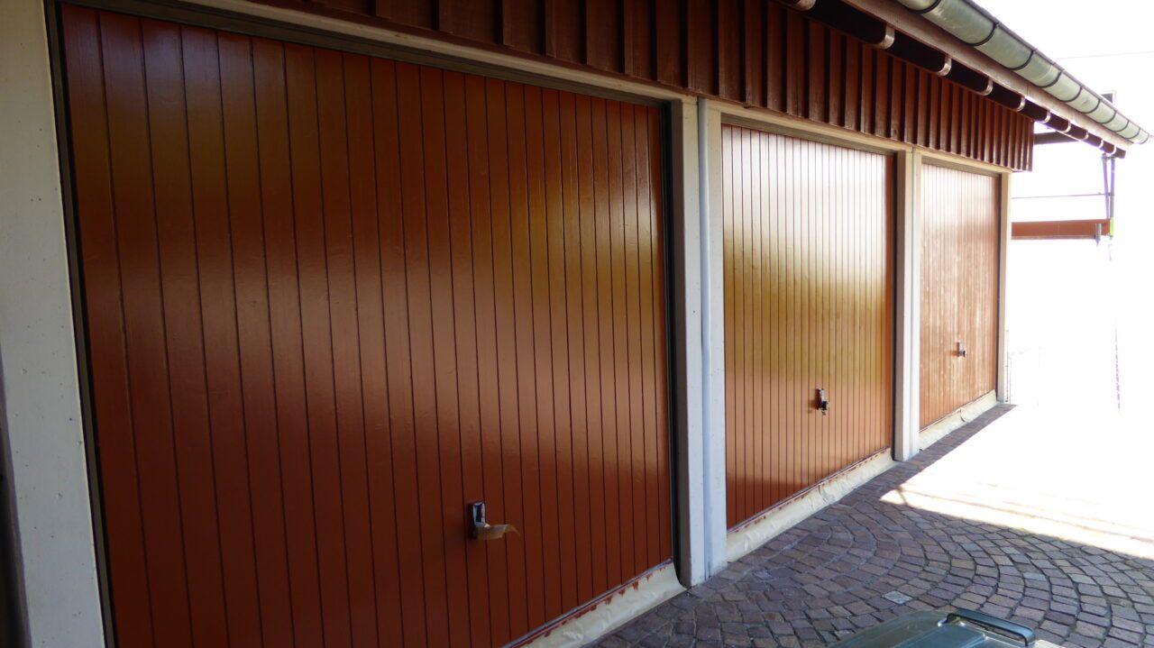 Fassade Holz, Fenster, Grobputz: Stirn / Ortbrett mit Alublech einfassen, Foto 9