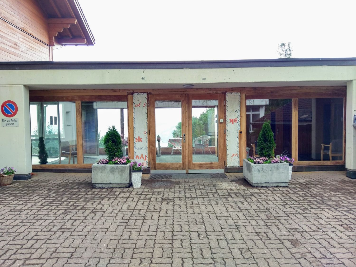 Referenz: Türen und Holz aussen