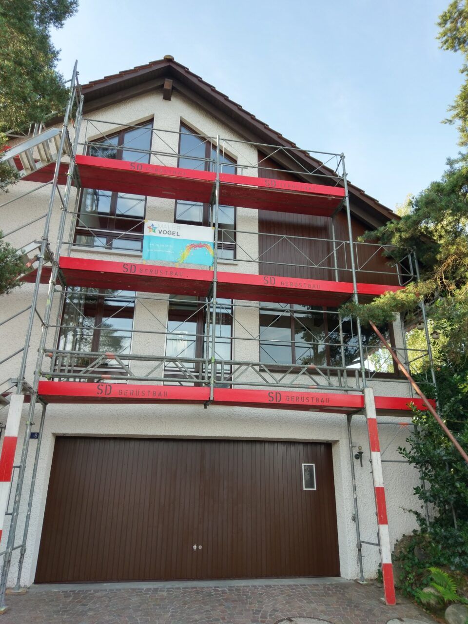 Fassade Holz, Fenster, Grobputz: Stirn / Ortbrett mit Alublech einfassen, Foto 15