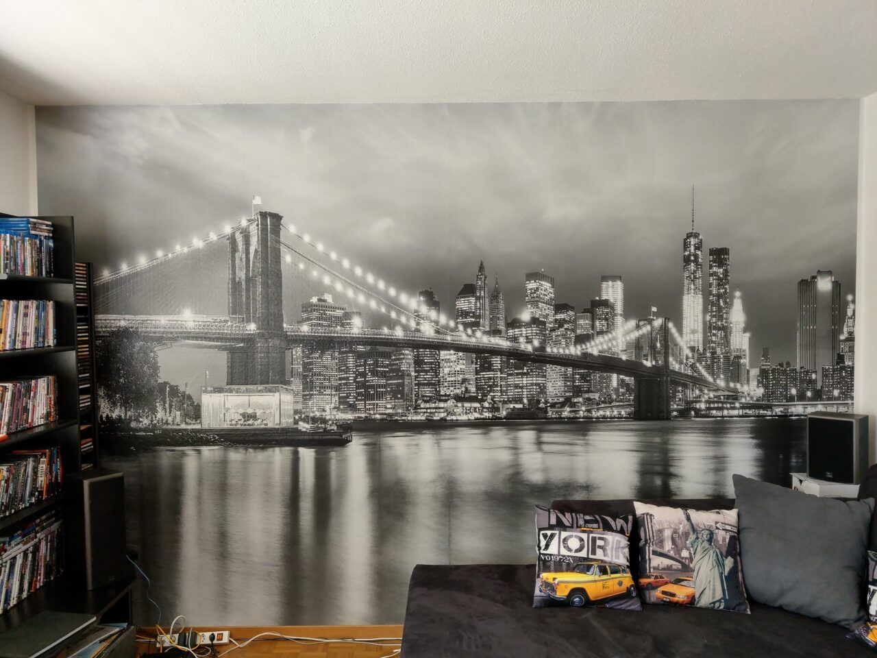 Wohnzimmer mit Fototapete der New Yorker Skyline